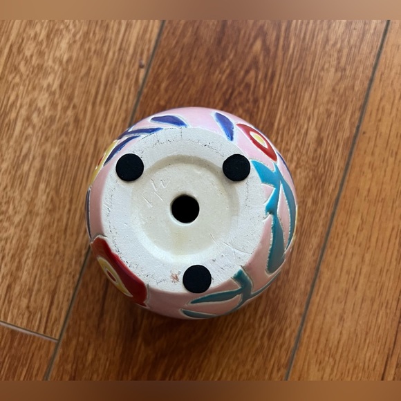 Floral ceramic plant pot. 4” diameter. 3 3/4” tall. Excellent for small plants. - Picture 6 of 6